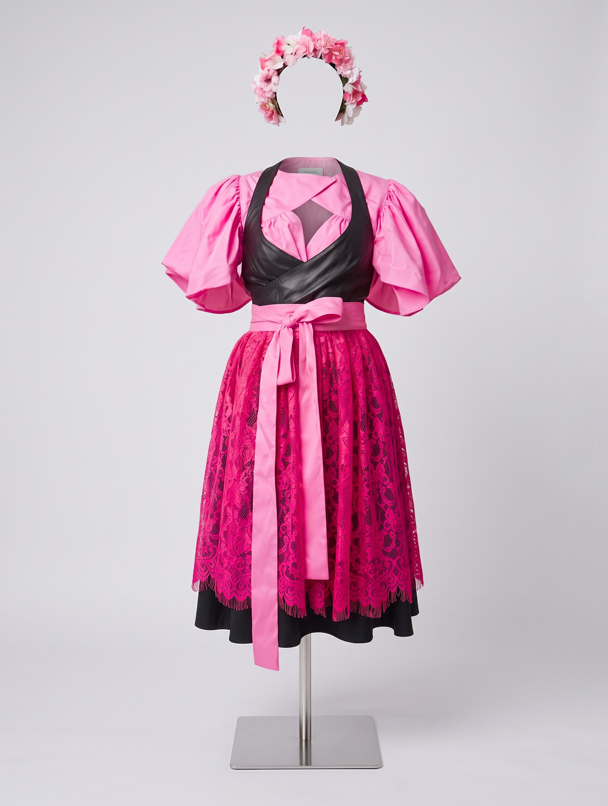 PINK NOIR & LACE – The GALWAs Wiesn Edit