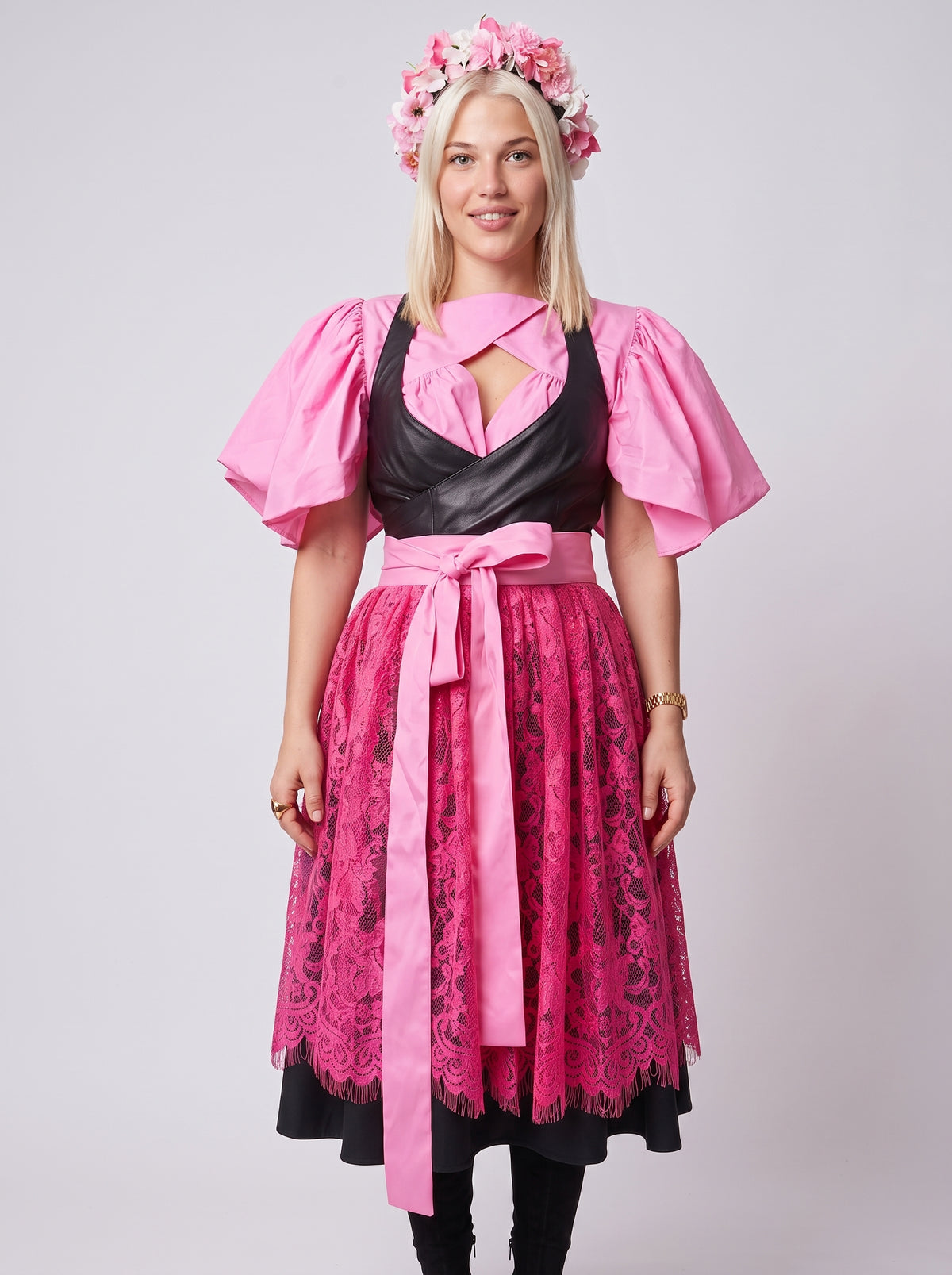 PINK NOIR & LACE – The GALWAs Wiesn Edit