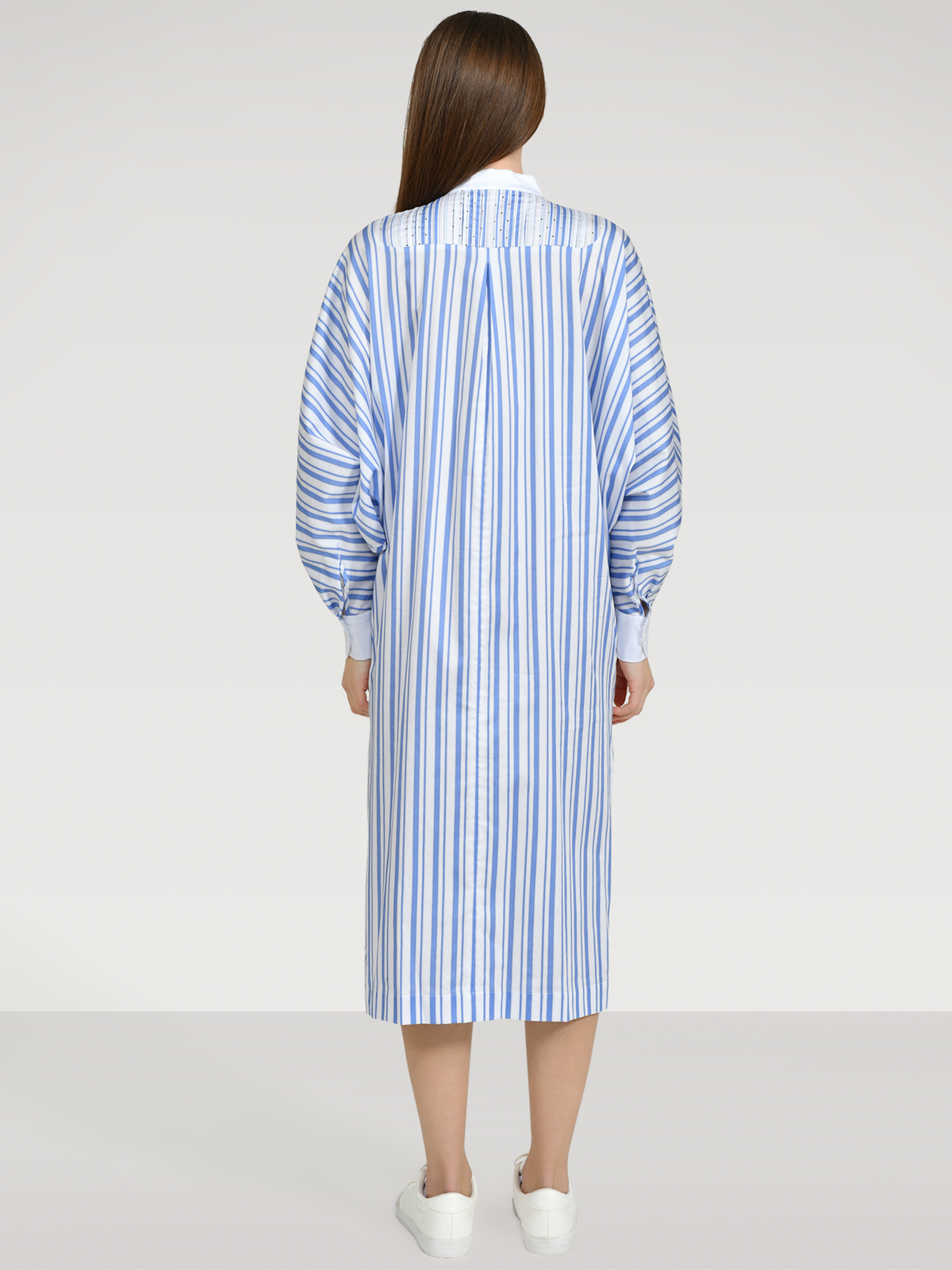 Gestreiftes Blusenkleid aus Premium-Baumwolle, gepunkteten Biesen im Brustbereich und Fledermausärmeln