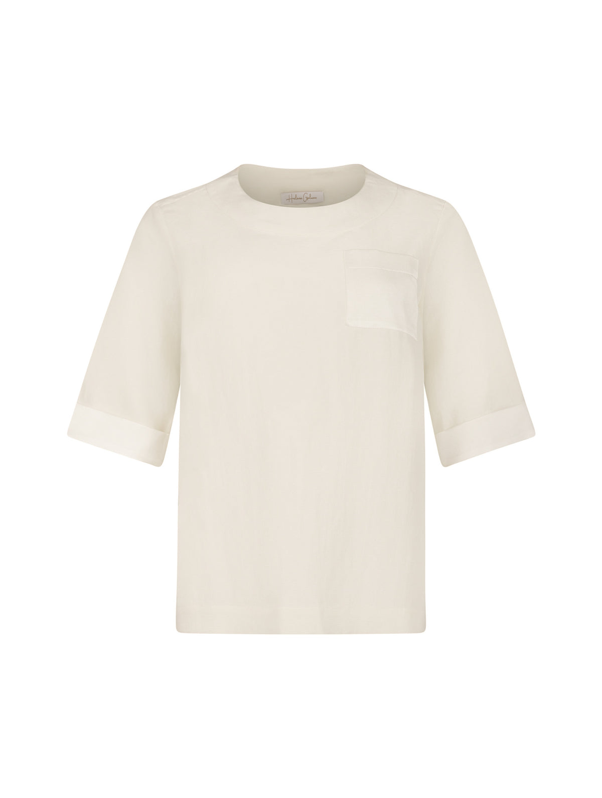 Grade geschnittenes Shirt, aus hochwertigem Leinen-Silk Mix, Details, wie aufgesetzte Tasche und Umschläge an den Kurzärmlen, die aus weißer Seide gefertig sind. Stoff kommt aus einem Dead Stock, daher nachhaltig.