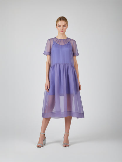 Midi-Kleid aus hochwertiger Organzaseide, kunstvollen Biesen im Brustbereich und passendem Unterkleid aus Viskose-Seiden Mix