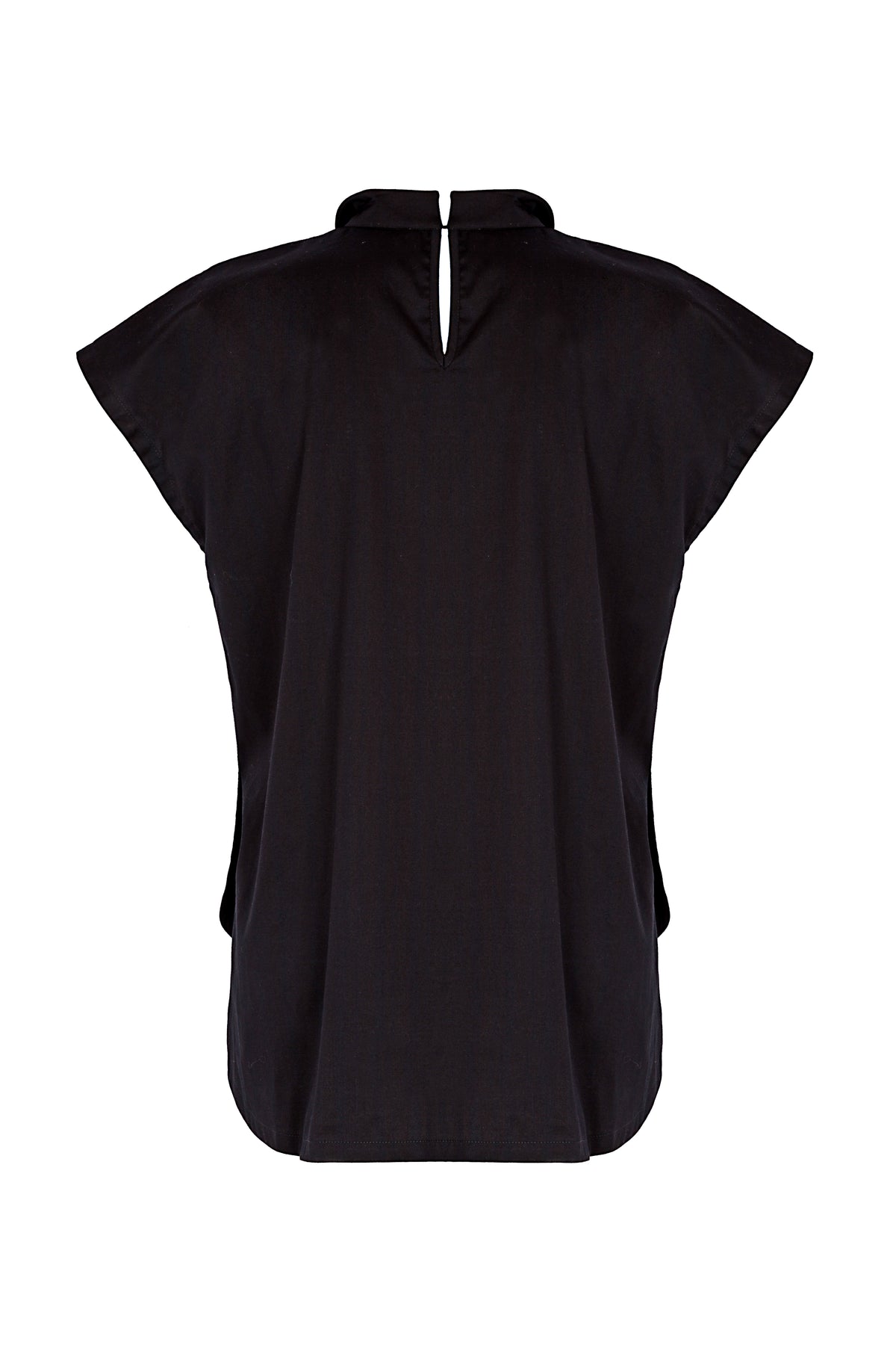 Schwarze, ärmellose Bluse mit Flügelkragen und Knöpfen auf der Vorderseite neben der Seitennaht.