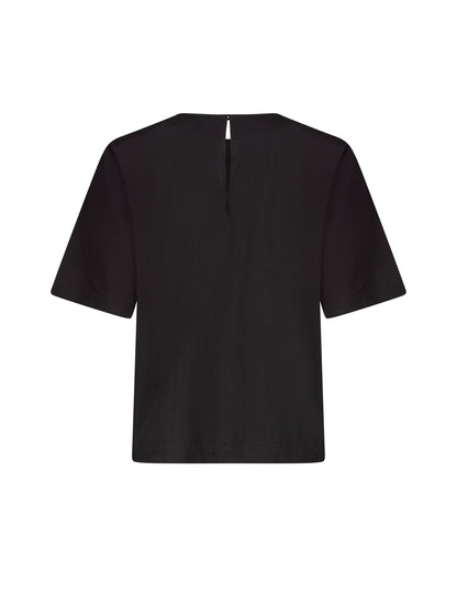 Hochgeschlossene Bluse aus Baumwolle im T-Shirt-Stil mit Knopfverschluss auf der Rückseite. 