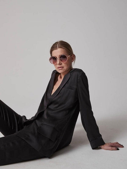 Locker geschnittener Blazer aus fließendem Tencel, aufgesetzten Taschen und einem hohen Schlitz am Rücken
