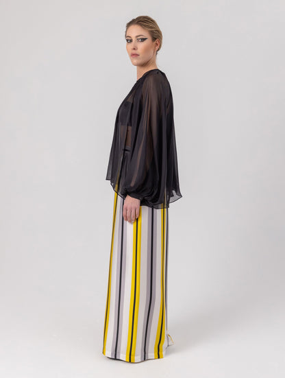 Weite Bluse mit Rundhalsausschnitt, Falten auf der Vorder- und Rückseite und Raglan-Dichterärmeln.    Dieses Modell ist Teil unserer REBORN-Kollektion und steht für unsere "Zero-Waste-Politik".  