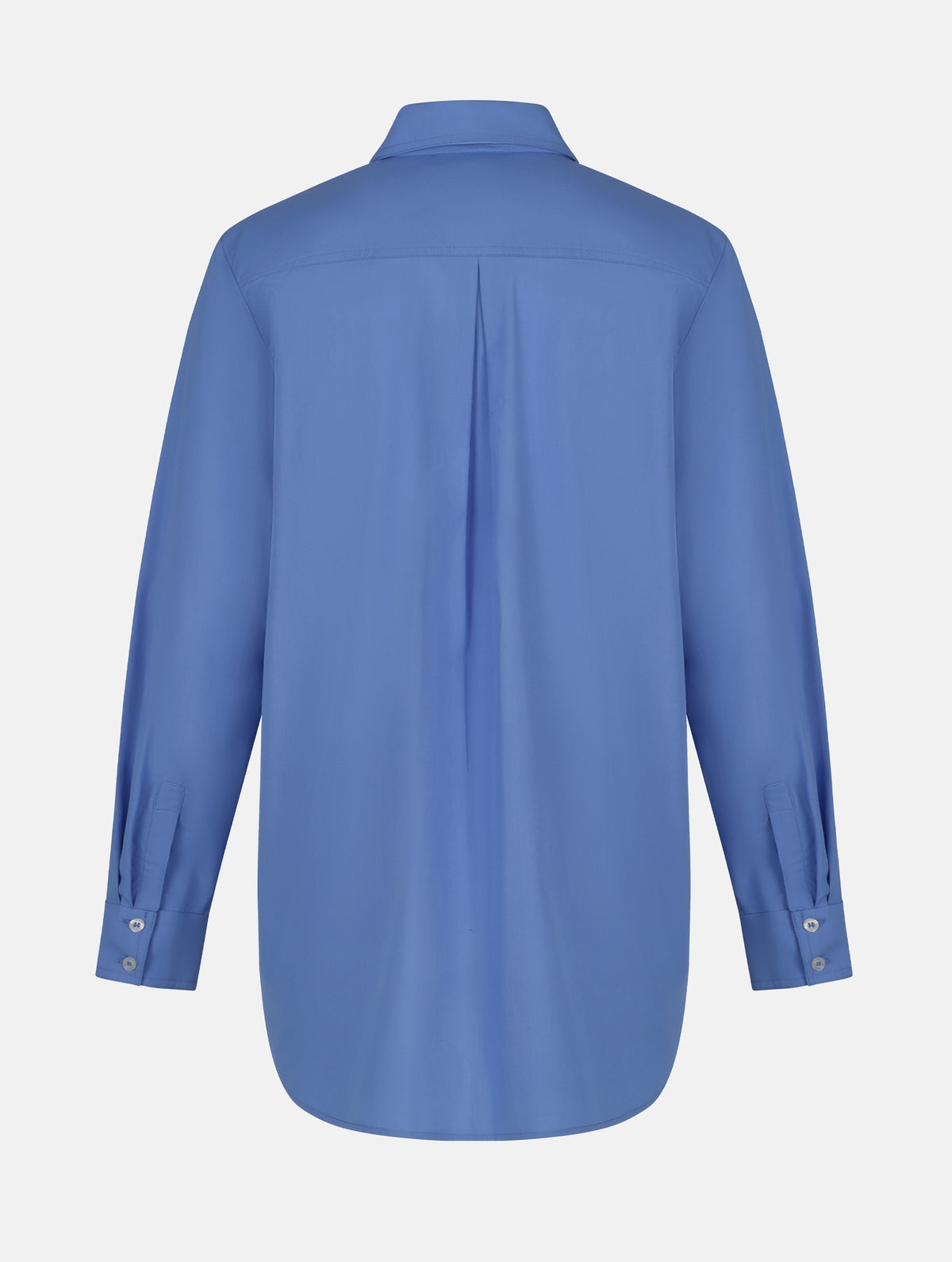 Langes Oversize Blusenhemd mit klassischem Hemdkragen und Manschetten, sowie zwei aufgesetzten Brutstaschen und abgerundeten Saumende im Rückteil.  Dieses Modell ist Teil unserer REBORN-Linie und steht für unsere "Zero-Waste-Politik", da mit Stoff aus Altbestand gefertigt.