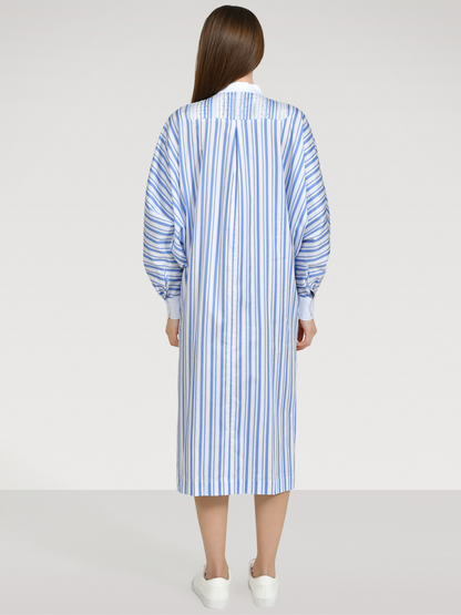 Gestreiftes Blusenkleid aus Premium-Baumwolle, gepunkteten Biesen im Brustbereich und Fledermausärmeln