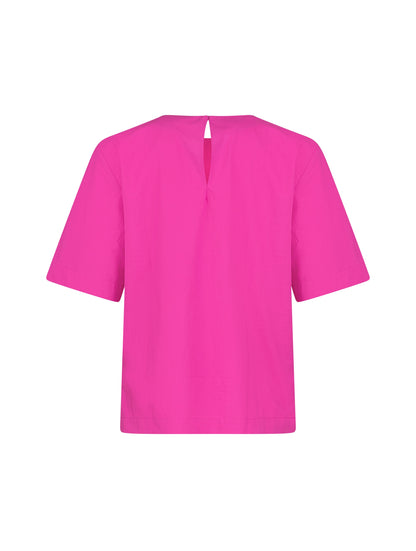 Hochgeschlossene Bluse aus Baumwolle im T-Shirt-Stil mit Knopfverschluss auf der Rückseite. Aus nachhaltiger Baumwolle gefertigt.