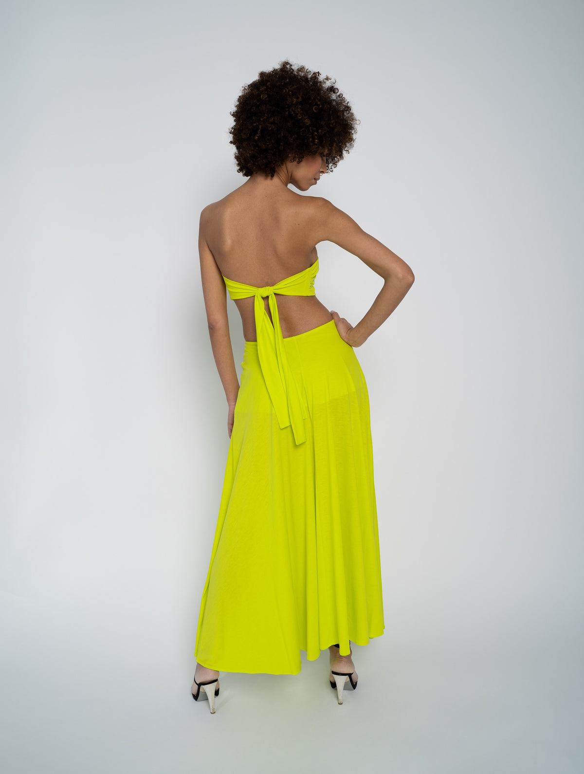 Maxi Bandeau-Kleid mit Cut-Outs und zum Binden am Rücken mit Schlitzen