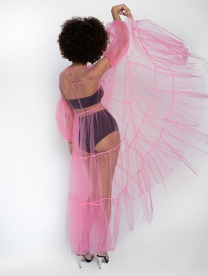 Neon pinkes Maxikleid aus Tüll mit weitem Rock und Puffärmeln