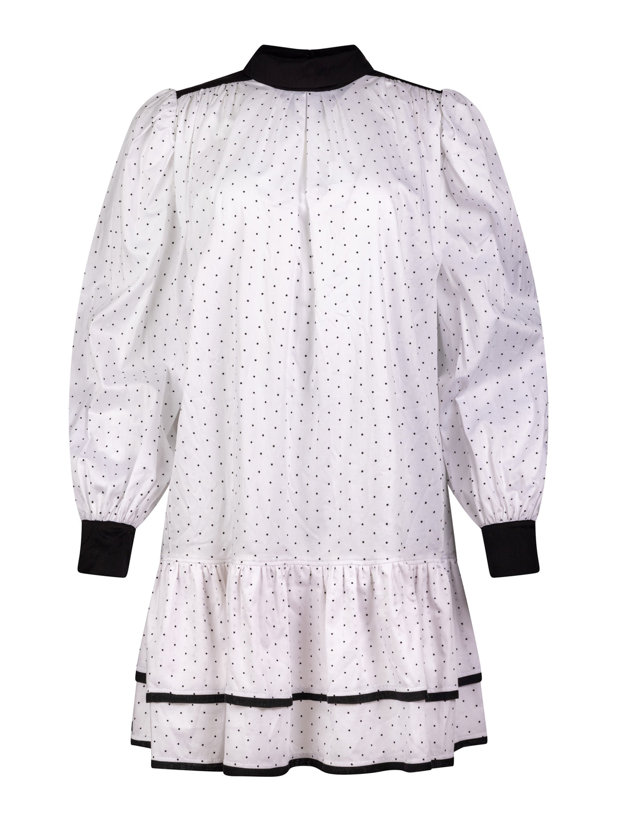 Grade geschnittenes Minikleid aus gepunkteter Baumwolle mit farblich abgesetzten Kragen und Manschetten aus schwarzer Chiffonseide, sowie doppelten Volantssaum. 