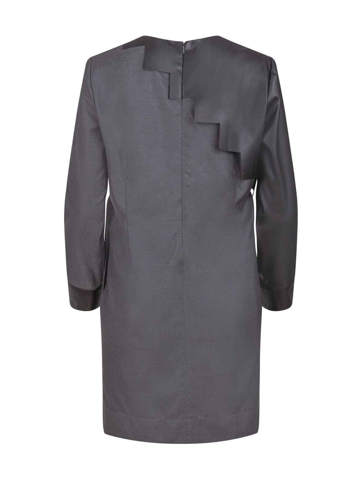 Locker geschnittenes Minikleid aus einem Woll-Seiden-Mix mit schwarzen Ärmeln aus veganem Leder und Details an der Schulter sowie am Bündchen. Reißverschluss auf dem Rücken.   Dieses Modell ist Teil unserer REBORN-Kollektion und steht für unsere "Zero-Waste-Politik".  