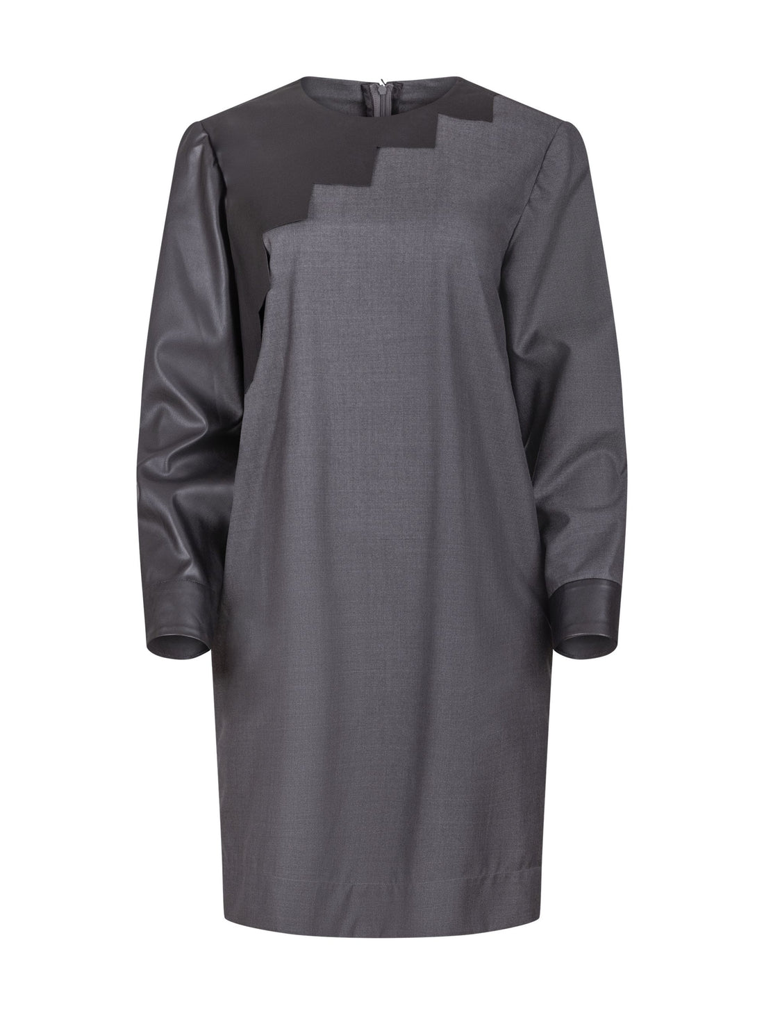 Locker geschnittenes Minikleid aus einem Woll-Seiden-Mix mit schwarzen Ärmeln aus veganem Leder und Details an der Schulter sowie am Bündchen. Reißverschluss auf dem Rücken.   Dieses Modell ist Teil unserer REBORN-Kollektion und steht für unsere "Zero-Waste-Politik".  