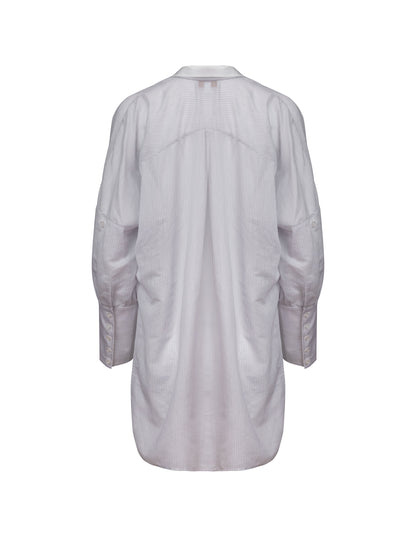 Gestreifte Oversized-Bluse mit hohen Seitenschlitzen, breiten Manschetten und geschwungener Rückenpasse