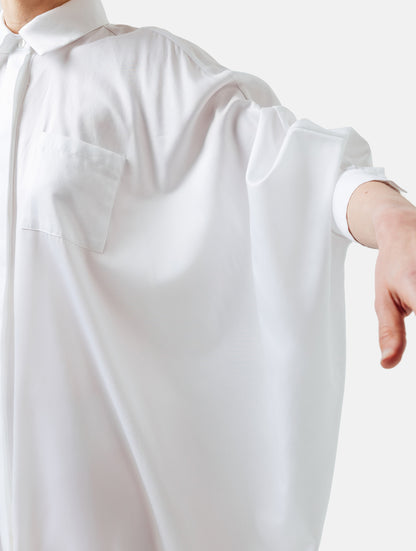 Weites Maxikleid, sophisticated Look durch den ausgefallenen Rückenauschnitt, der sich verstellen lässt, sodass man die Tiefe des Rückenausschnitts anpassen kann, Lange Ärmel mit klassischen Hemdmanschetten und Kragen.