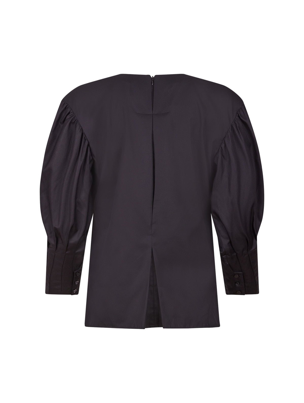 Eine locker sitzende Bluse mit Rundhalsausschnitt, überschnittenen Schultern, mittigen Kellerfalten auf Vorder- und Rückseite und kurzen Seitenschlitzen. Modernes Design für den Alltag. Dieses Produkt stammt aus unserer „Reborn“-Kollektion, in der wir Artikeln neues Leben einhauchen, indem wir sie modifizieren.