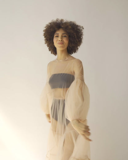 Maxikleid Nude aus Tüll mit weitem Rock und Puffärmeln