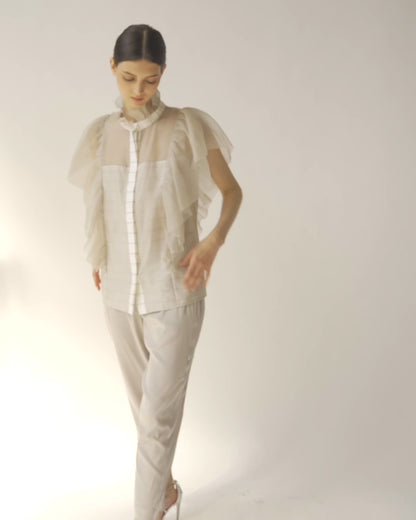 Bluse mit Organza-Volants auf Vorderseite, Schultern, Rücken und Kragen